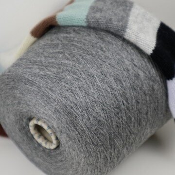10% KAŠMYRAS, 90% MERINO vilna / Cariaggi 10% KAŠMYRAS, 90% MERINO vilna / Cariaggi