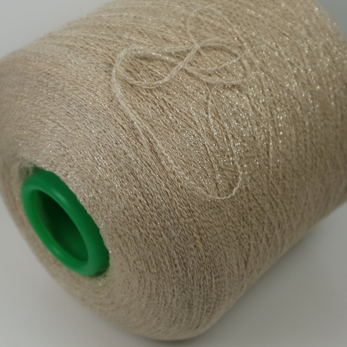 13% KAŠMYRAS, 77% MERINO vilna, 10% LUREX 13% KAŠMYRAS, 77% MERINO vilna, 10% LUREX