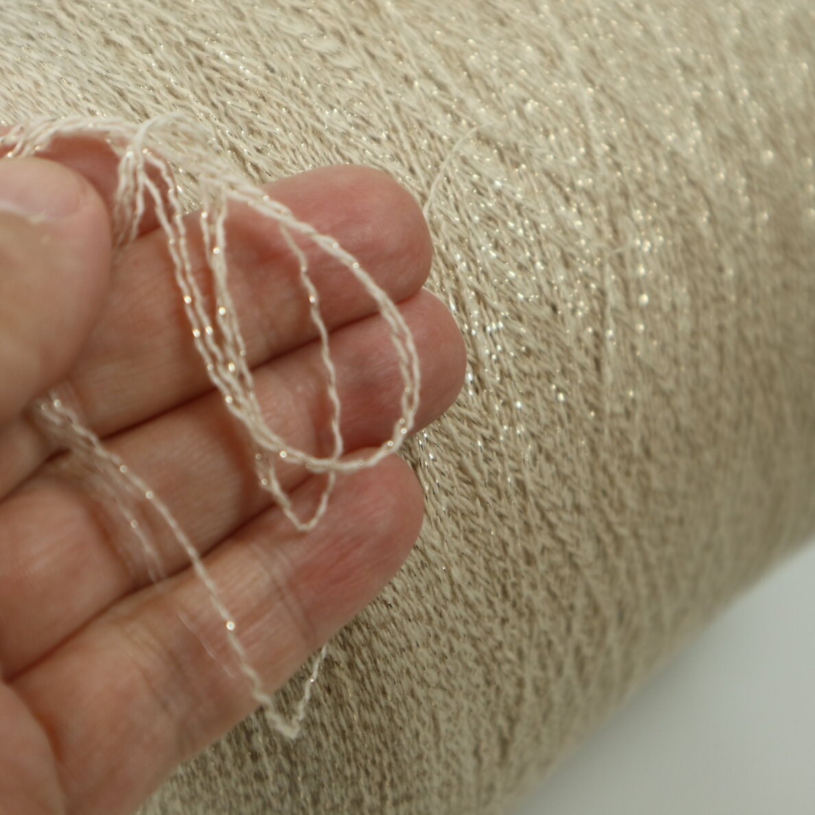 13% KAŠMYRAS, 77% MERINO vilna, 10% LUREX 1 13% KAŠMYRAS, 77% MERINO vilna, 10% LUREX 1