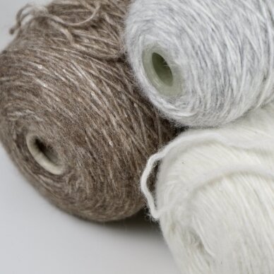 28% baby ALPAKA, 13% Merino vilna, 22% PA, + 37% mini žvyneliai 3 28% baby ALPAKA, 13% Merino vilna, 22% PA, + 37% mini žvyneliai 3
