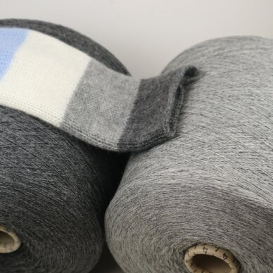 30% KAŠMYRAS, 70% MERINO ėriukų vilna / Cariaggi 1 30% KAŠMYRAS, 70% MERINO ėriukų vilna / Cariaggi 1