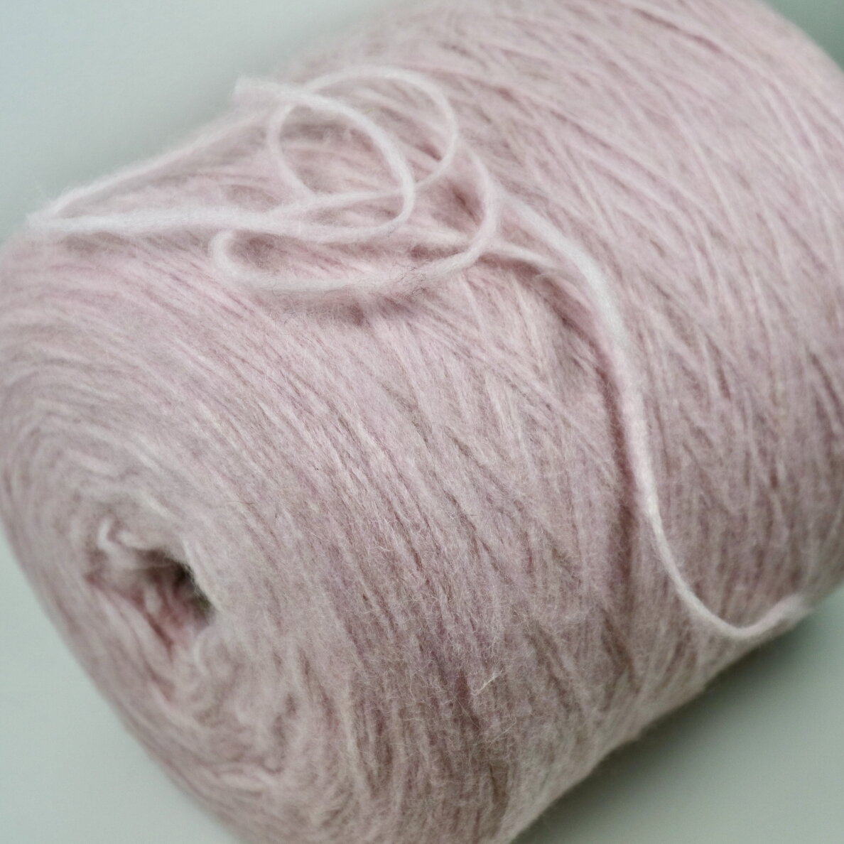 68% baby ALPAKA, 10% MERINO vilna, 22% PA
