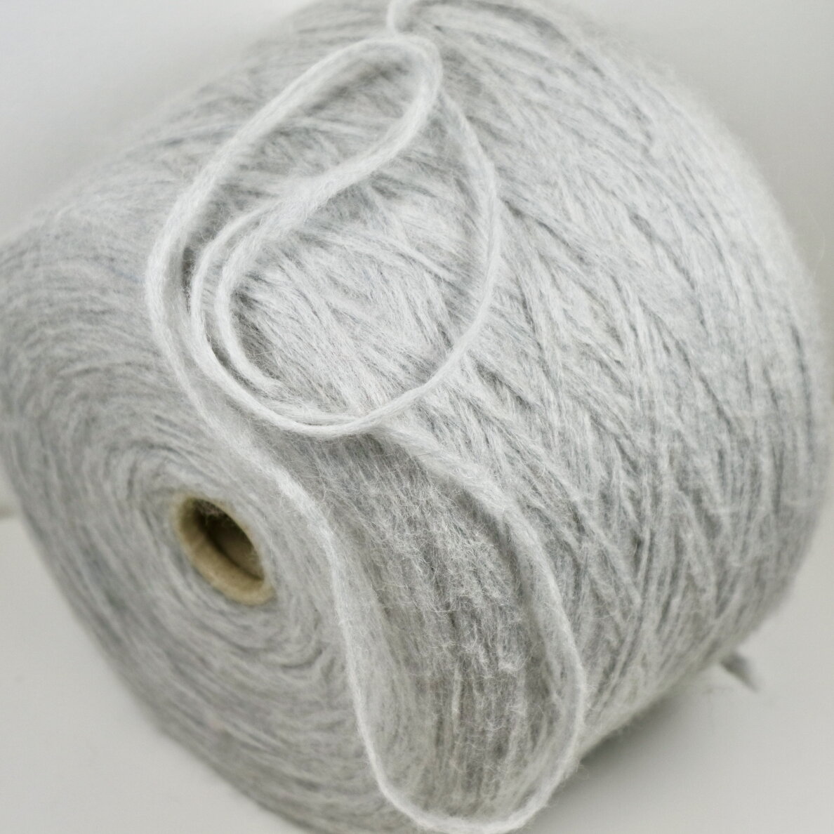 68% baby ALPAKA, 10% MERINO vilna, 22% PA 68% baby ALPAKA, 10% MERINO vilna, 22% PA