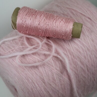 68% baby ALPAKA, 10% MERINO vilna, 22% PA 1