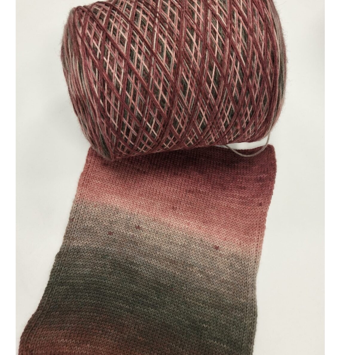 75% MERINO vilna, 25% PA 1 75% MERINO vilna, 25% PA 1