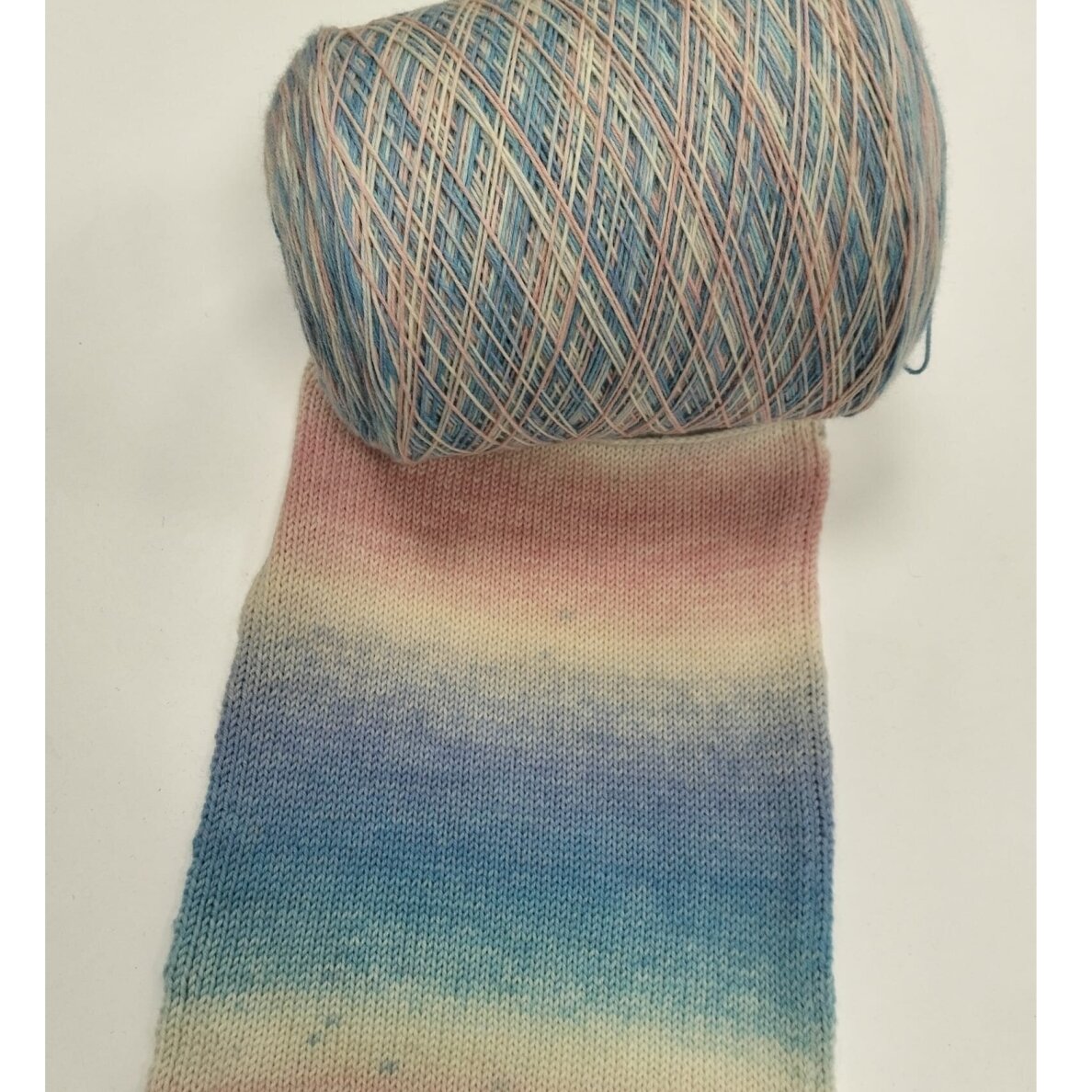 75% MERINO vilna, 25% PA 1 75% MERINO vilna, 25% PA 1