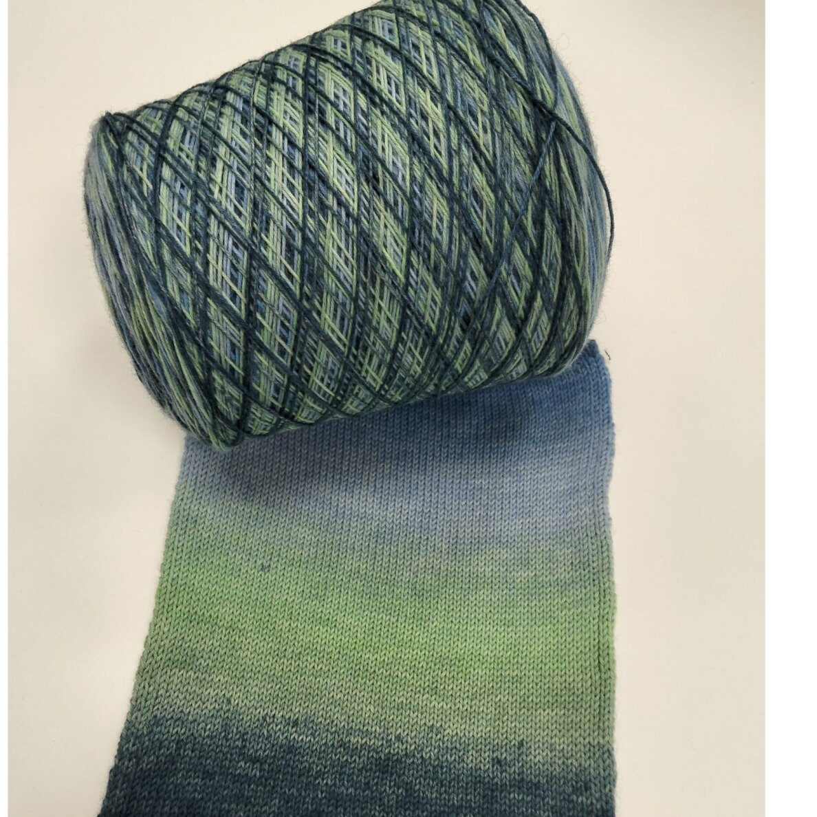 75% MERINO vilna, 25% PA 1