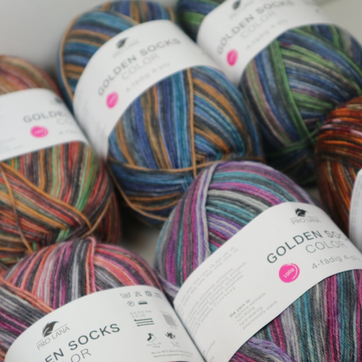 75% vilna superwash, 25% PA / Golden Socks color 1 75% vilna superwash, 25% PA / Golden Socks color 1