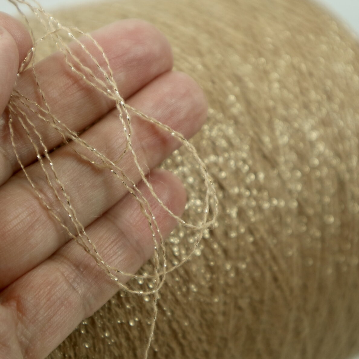13% KAŠMYRAS, 77% MERINO vilna, 10% LUREX 1 13% KAŠMYRAS, 77% MERINO vilna, 10% LUREX 1